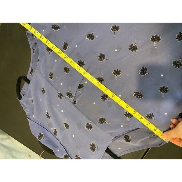 CAbi Blue/Black Floral 2-piece Scoop Shawl Sleeveless Blouse with Removable Cami - Picture 5 of 6